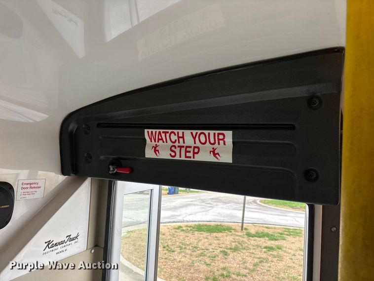 image for item FG0157 2008 Ford E350 Super Duty shuttle bus