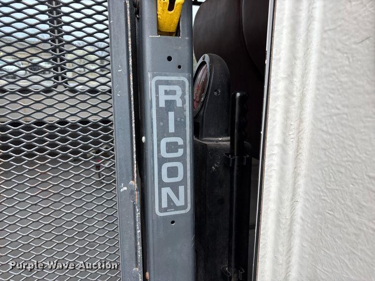 image for item FG0157 2008 Ford E350 Super Duty shuttle bus