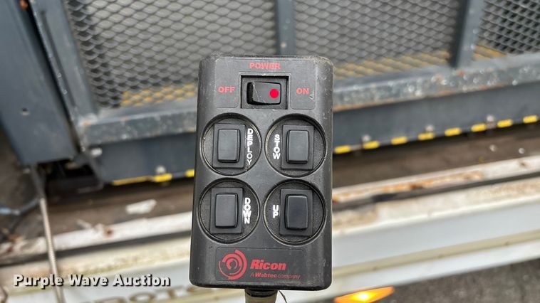 image for item FG0157 2008 Ford E350 Super Duty shuttle bus