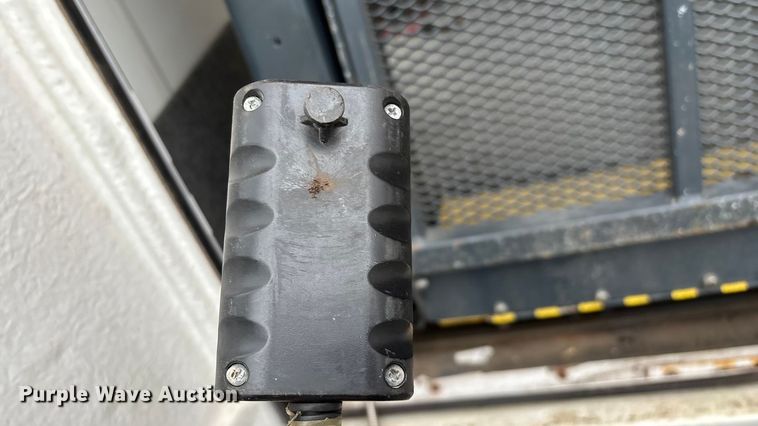 image for item FG0157 2008 Ford E350 Super Duty shuttle bus