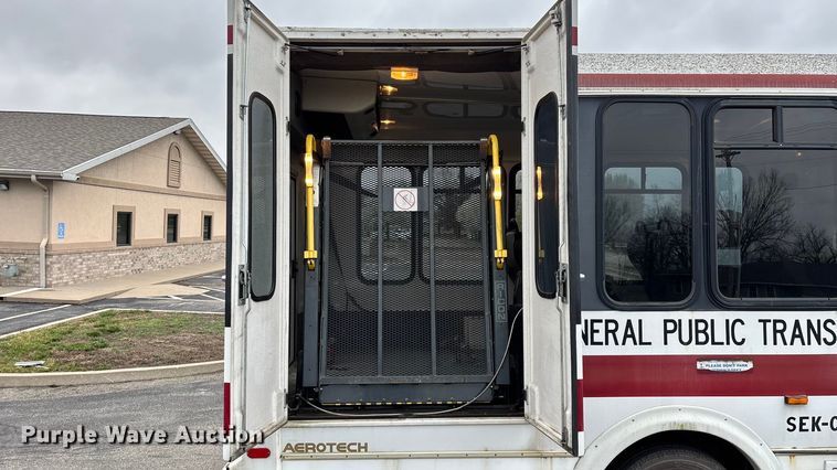 image for item FG0157 2008 Ford E350 Super Duty shuttle bus