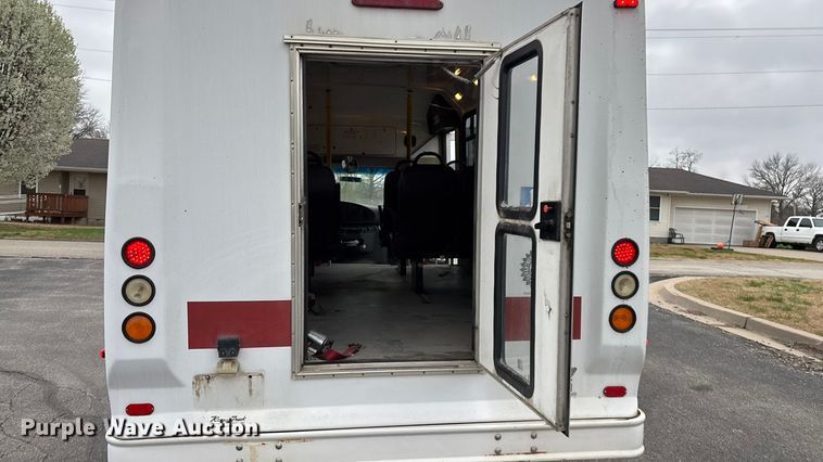 image for item FG0157 2008 Ford E350 Super Duty shuttle bus