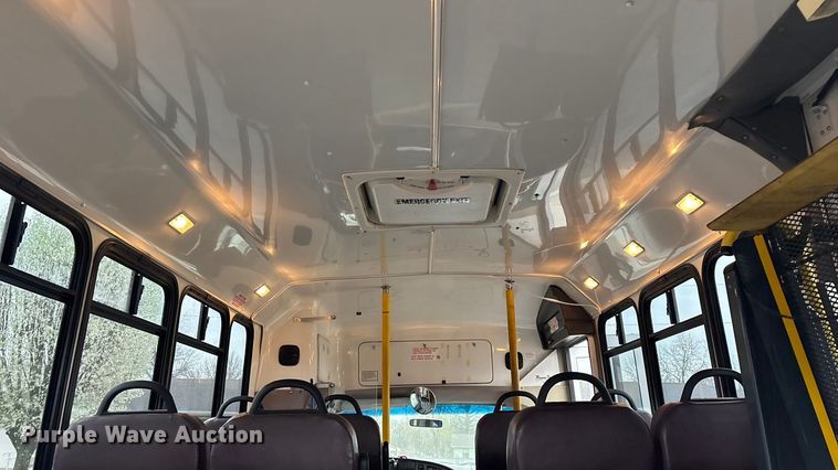 image for item FG0157 2008 Ford E350 Super Duty shuttle bus