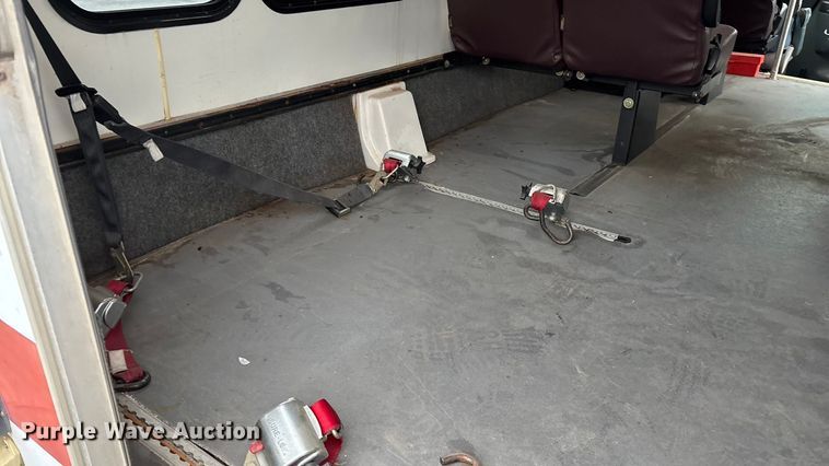 image for item FG0157 2008 Ford E350 Super Duty shuttle bus