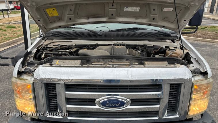 image for item FG0157 2008 Ford E350 Super Duty shuttle bus