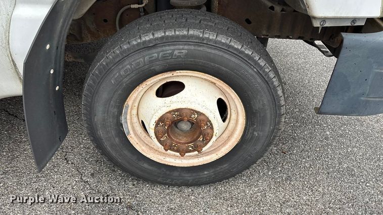 image for item FG0157 2008 Ford E350 Super Duty shuttle bus