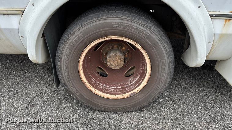 image for item FG0157 2008 Ford E350 Super Duty shuttle bus