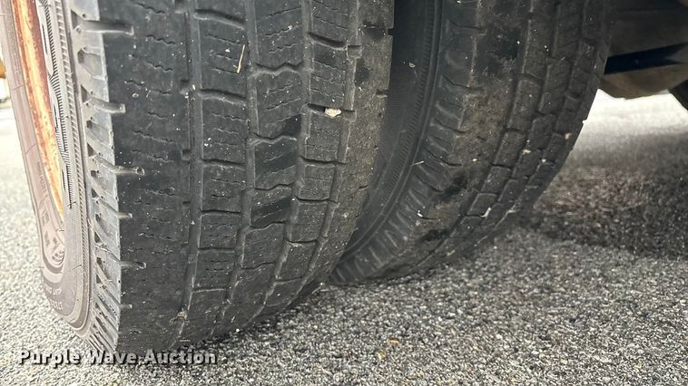 image for item FG0157 2008 Ford E350 Super Duty shuttle bus