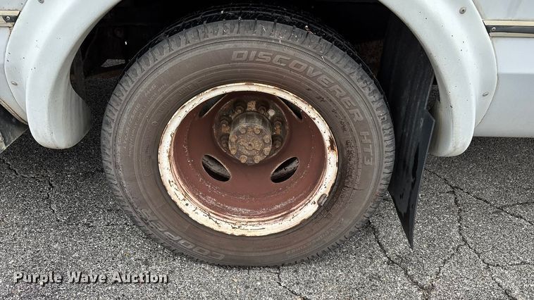 image for item FG0157 2008 Ford E350 Super Duty shuttle bus