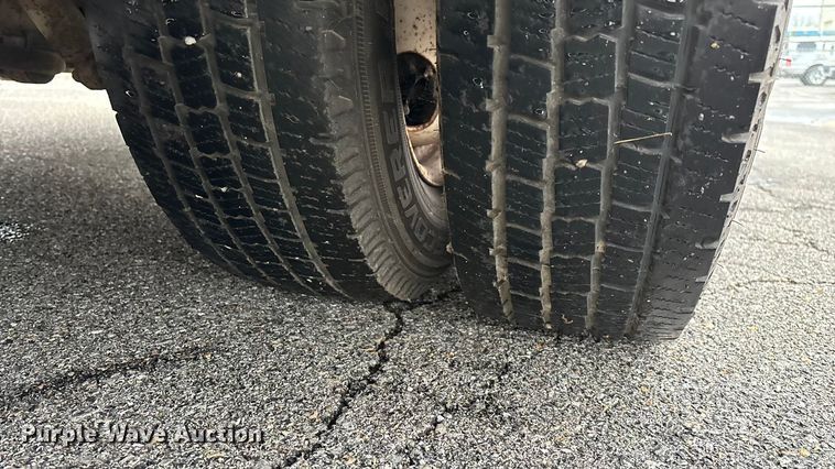 image for item FG0157 2008 Ford E350 Super Duty shuttle bus