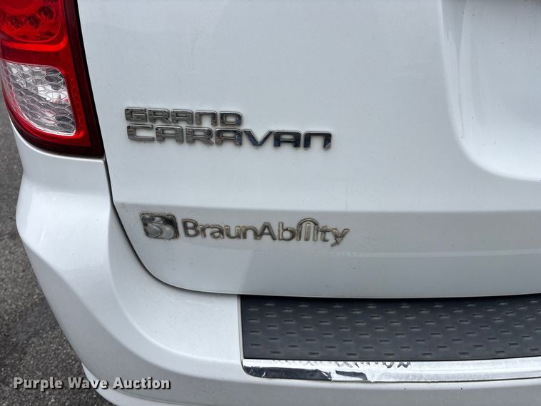 image for item FG0159 2015 Dodge Grand Caravan handicap accessible van