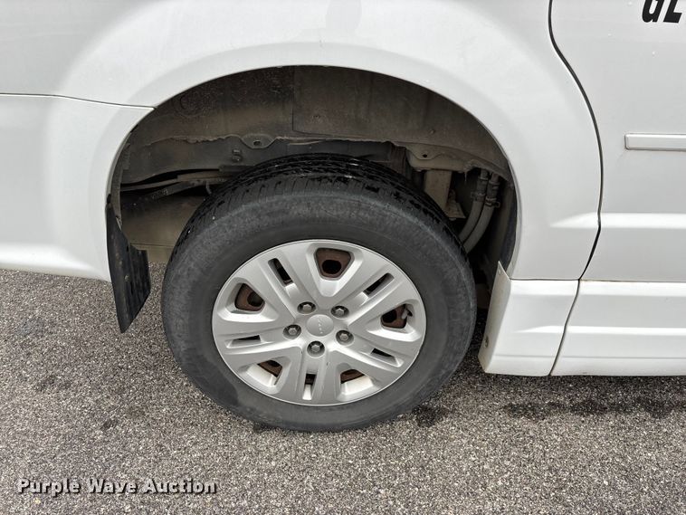 image for item FG0159 2015 Dodge Grand Caravan handicap accessible van