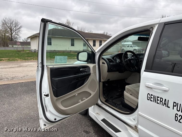 image for item FG0159 2015 Dodge Grand Caravan handicap accessible van