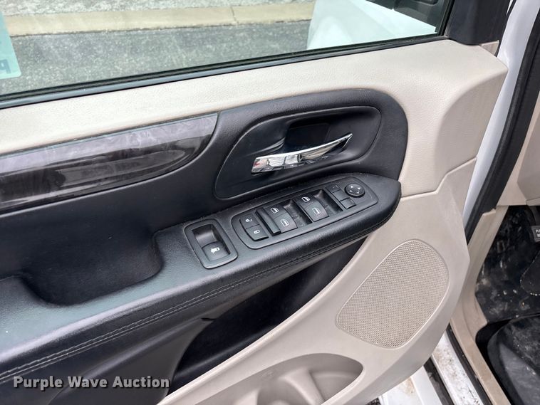 image for item FG0159 2015 Dodge Grand Caravan handicap accessible van