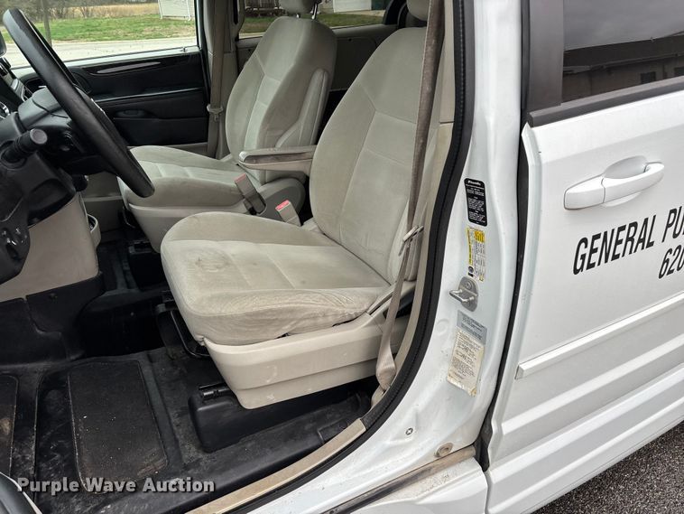 image for item FG0159 2015 Dodge Grand Caravan handicap accessible van