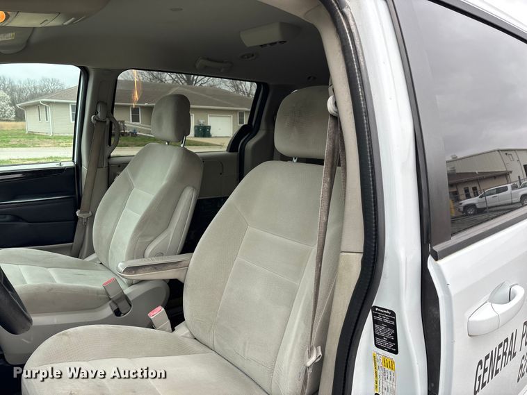 image for item FG0159 2015 Dodge Grand Caravan handicap accessible van