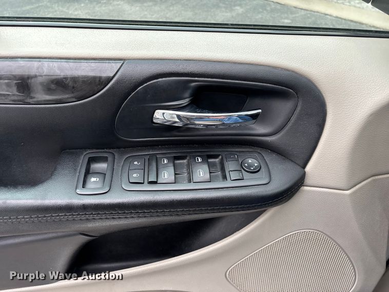 image for item FG0159 2015 Dodge Grand Caravan handicap accessible van