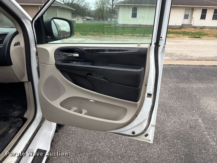 image for item FG0159 2015 Dodge Grand Caravan handicap accessible van