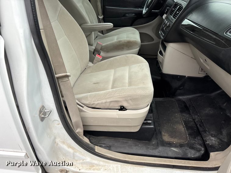image for item FG0159 2015 Dodge Grand Caravan handicap accessible van