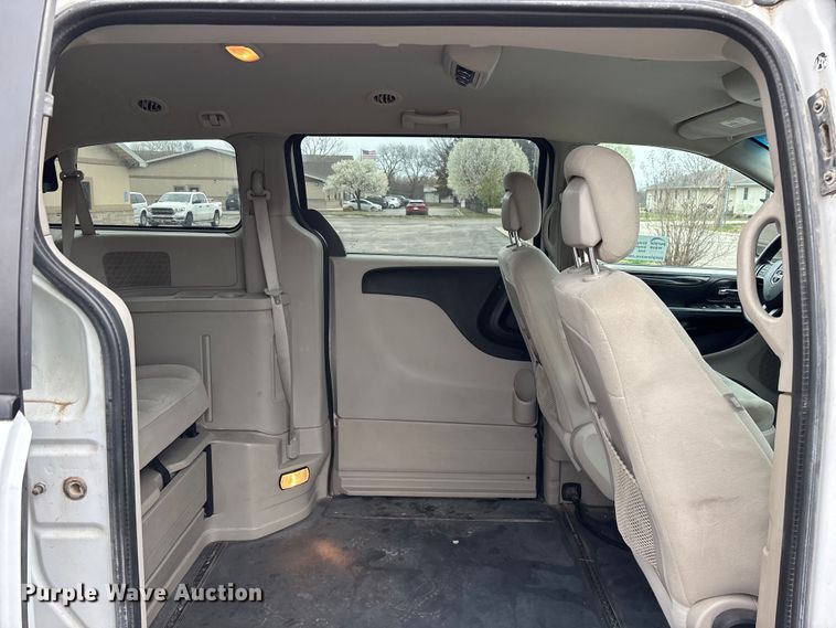 image for item FG0159 2015 Dodge Grand Caravan handicap accessible van