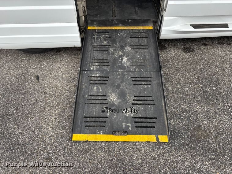 image for item FG0159 2015 Dodge Grand Caravan handicap accessible van