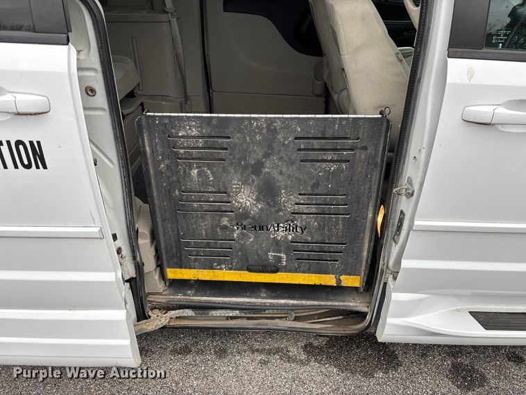 image for item FG0159 2015 Dodge Grand Caravan handicap accessible van