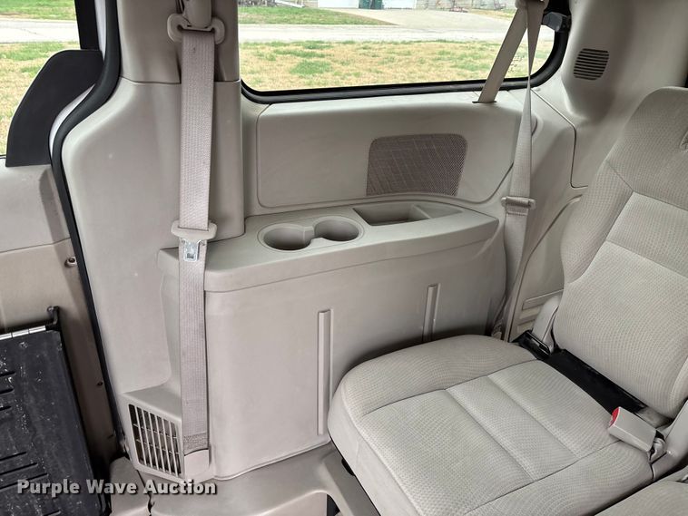 image for item FG0159 2015 Dodge Grand Caravan handicap accessible van