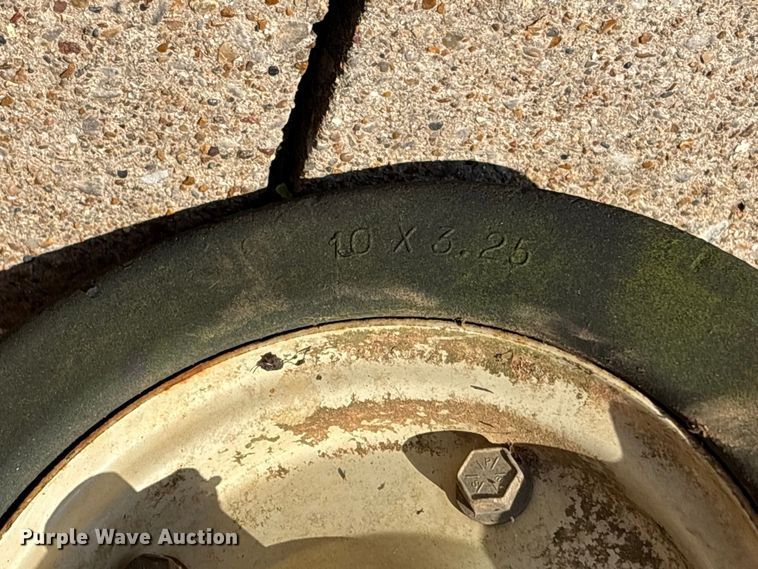 image for item FG0164 1998 Woods RD7200 finish mower