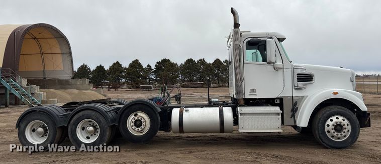 image for item FG2532 2011 Freightliner Coronado semi truck