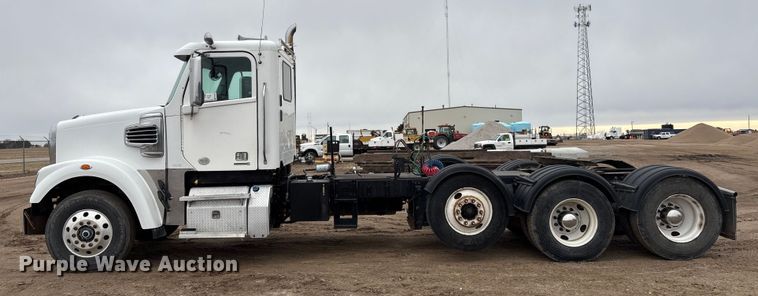 image for item FG2532 2011 Freightliner Coronado semi truck
