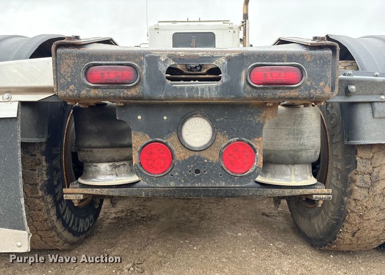 image for item FG2532 2011 Freightliner Coronado semi truck