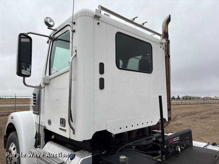 image for item FG2532 2011 Freightliner Coronado semi truck