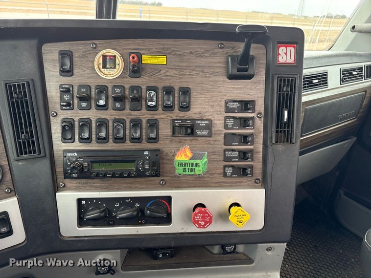 image for item FG2532 2011 Freightliner Coronado semi truck