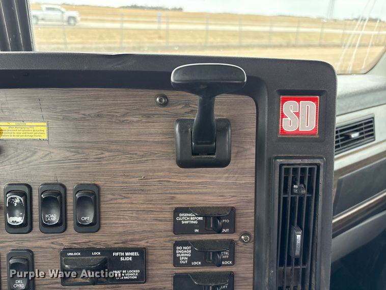 image for item FG2532 2011 Freightliner Coronado semi truck