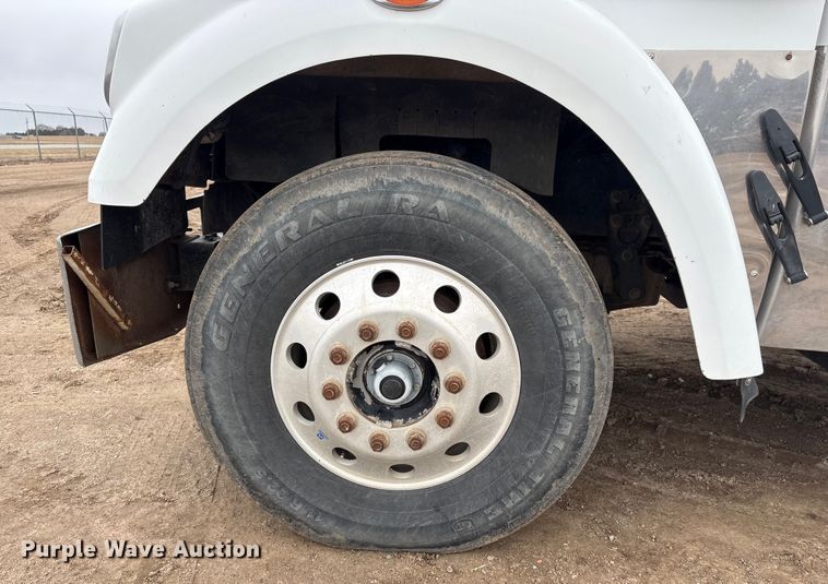 image for item FG2532 2011 Freightliner Coronado semi truck