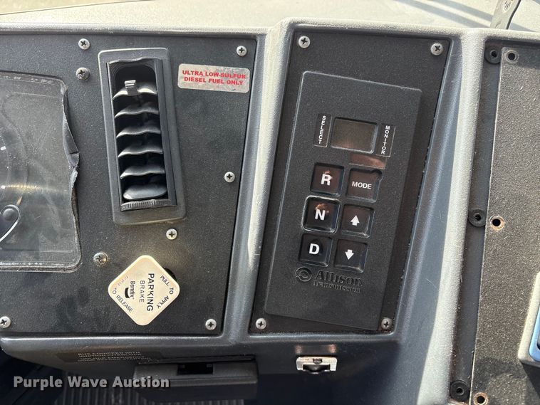 image for item FG2602 2014 Blue Bird school bus