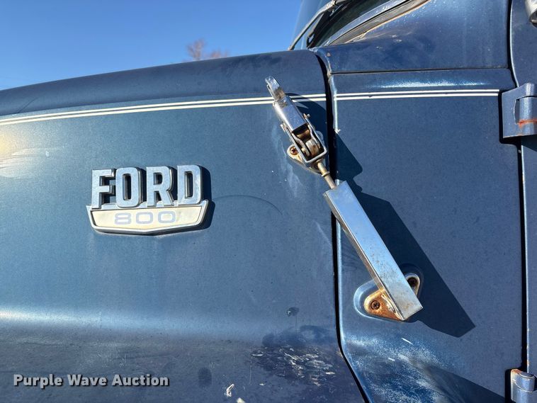 image for item FG2728 1977 Ford 800 flatbed truck