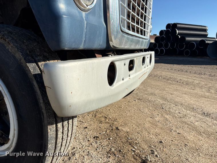 image for item FG2728 1977 Ford 800 flatbed truck