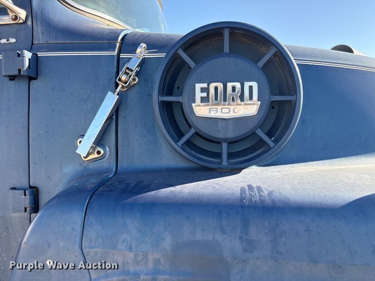 image for item FG2728 1977 Ford 800 flatbed truck