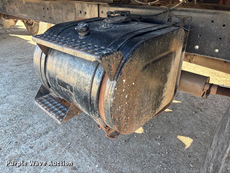 image for item FG2728 1977 Ford 800 flatbed truck