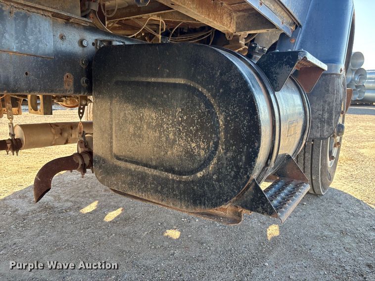 image for item FG2728 1977 Ford 800 flatbed truck