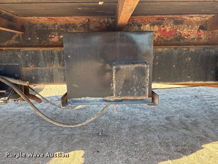 image for item FG2728 1977 Ford 800 flatbed truck