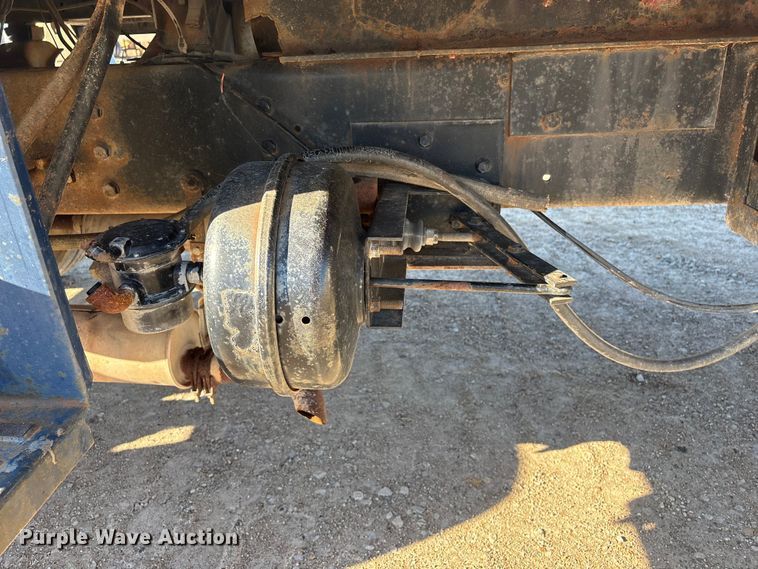 image for item FG2728 1977 Ford 800 flatbed truck