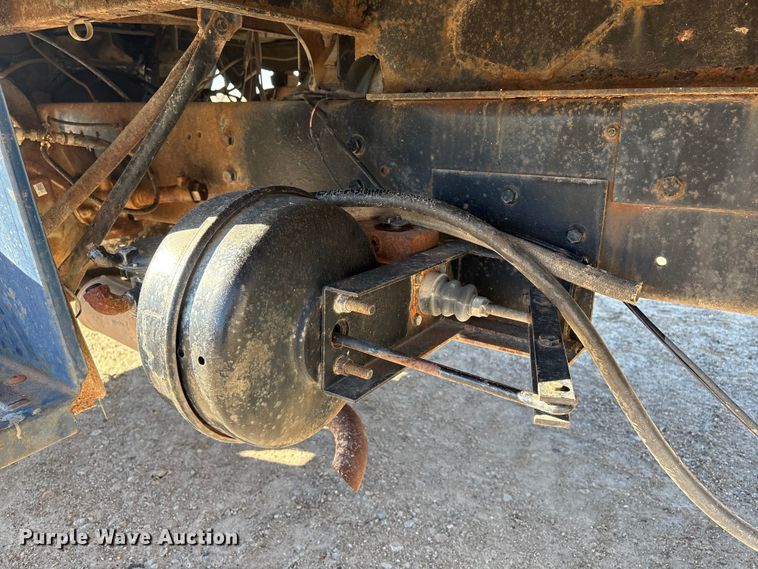 image for item FG2728 1977 Ford 800 flatbed truck