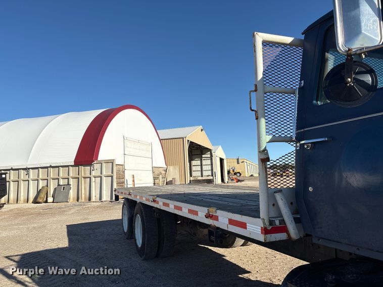 image for item FG2728 1977 Ford 800 flatbed truck