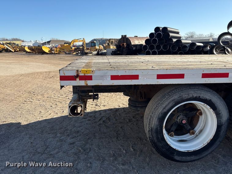 image for item FG2728 1977 Ford 800 flatbed truck