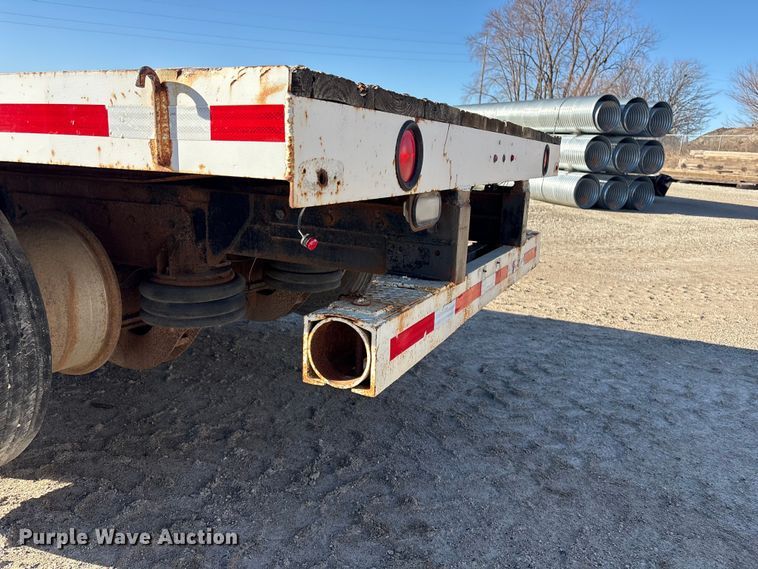 image for item FG2728 1977 Ford 800 flatbed truck