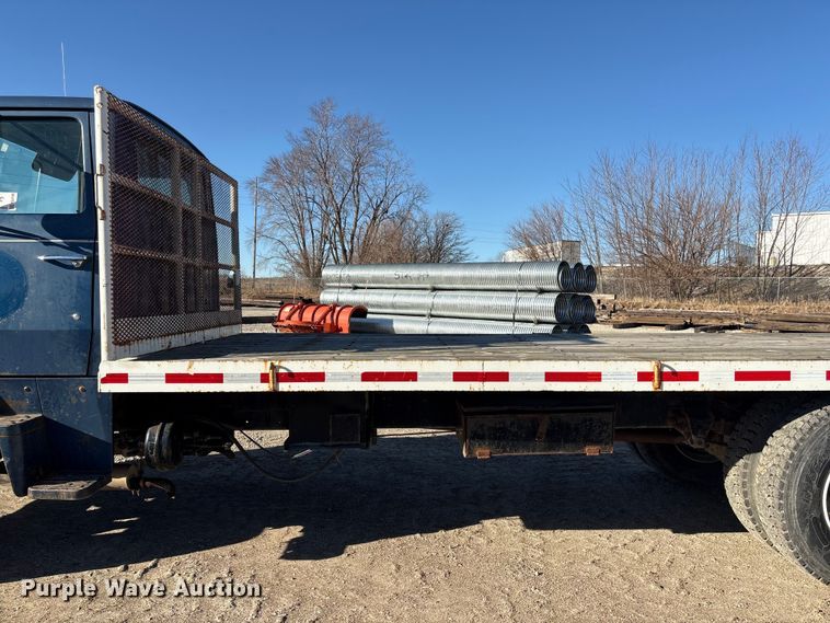 image for item FG2728 1977 Ford 800 flatbed truck