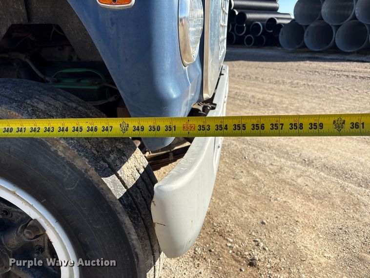 image for item FG2728 1977 Ford 800 flatbed truck