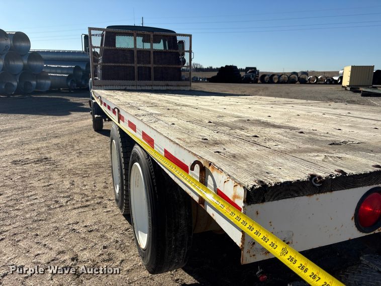 image for item FG2728 1977 Ford 800 flatbed truck